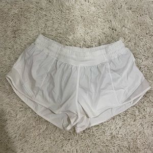 Lululemon white hotty hot 2" shorts